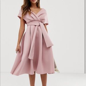 ASOS DESIGN fallen shoulder midi prom dress with
tie detail